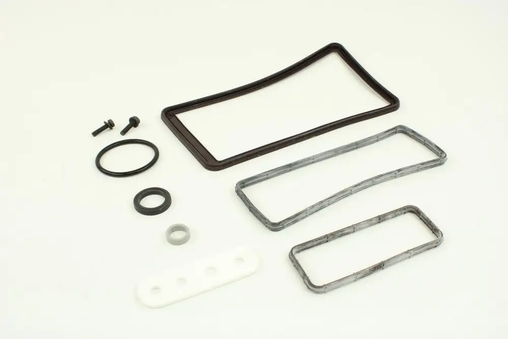 Dichtungs-Set von Bosch mit verschiedenen O-Ringen und Dichtungen in unterschiedlichen Formen, gefertigt aus Gummi und Kunststoff, zur Verwendung in technischen Anwendungen.
